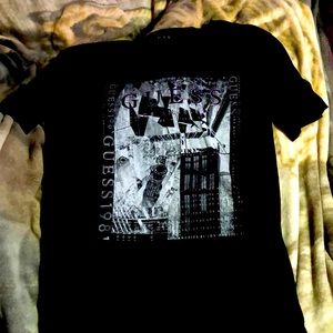 Black city scape guess t shirt